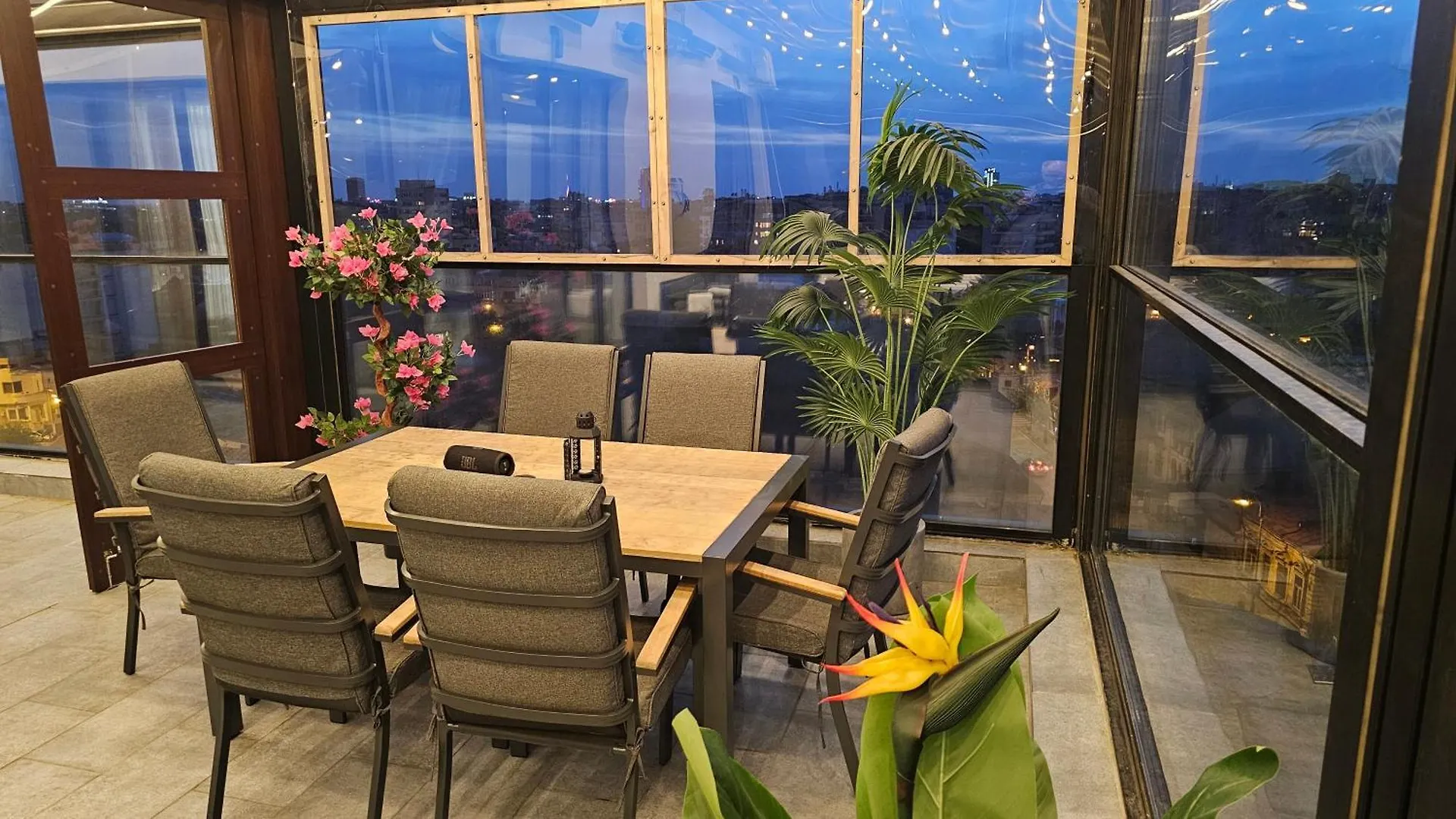 Crown Penthouse - Luxurious, Spa & Vista , By Uni88 Apartments Bukurešť