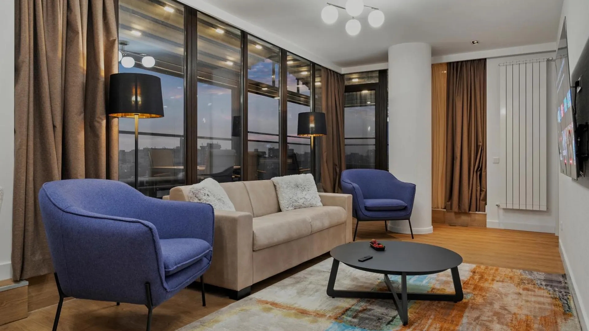 Crown Penthouse - Luxurious, Spa & Vista , By Uni88 Apartments Bucharest 0*,  Romania