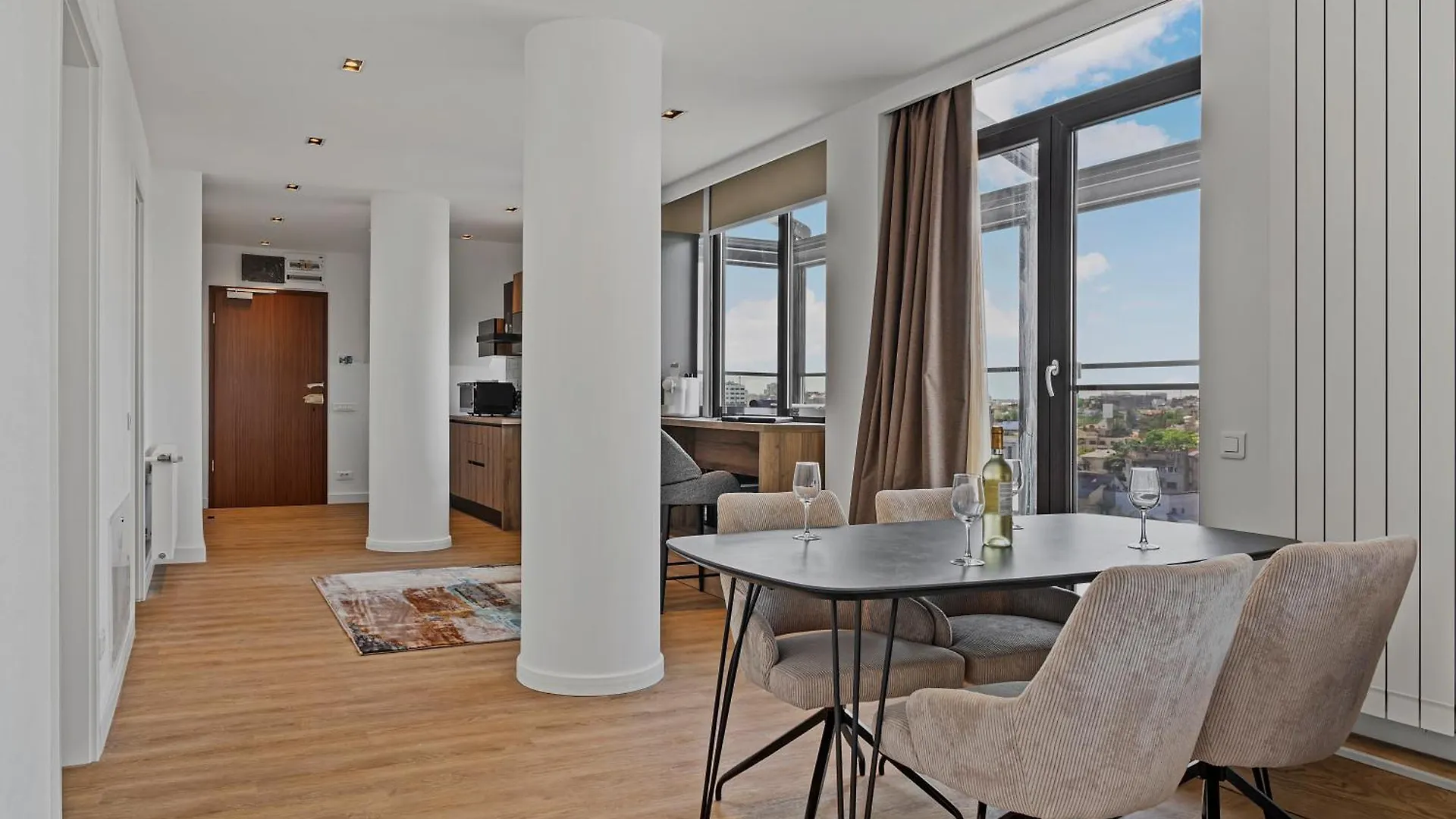 Crown Penthouse - Luxurious, Spa & Vista , By Uni88 Apartments Bucharest