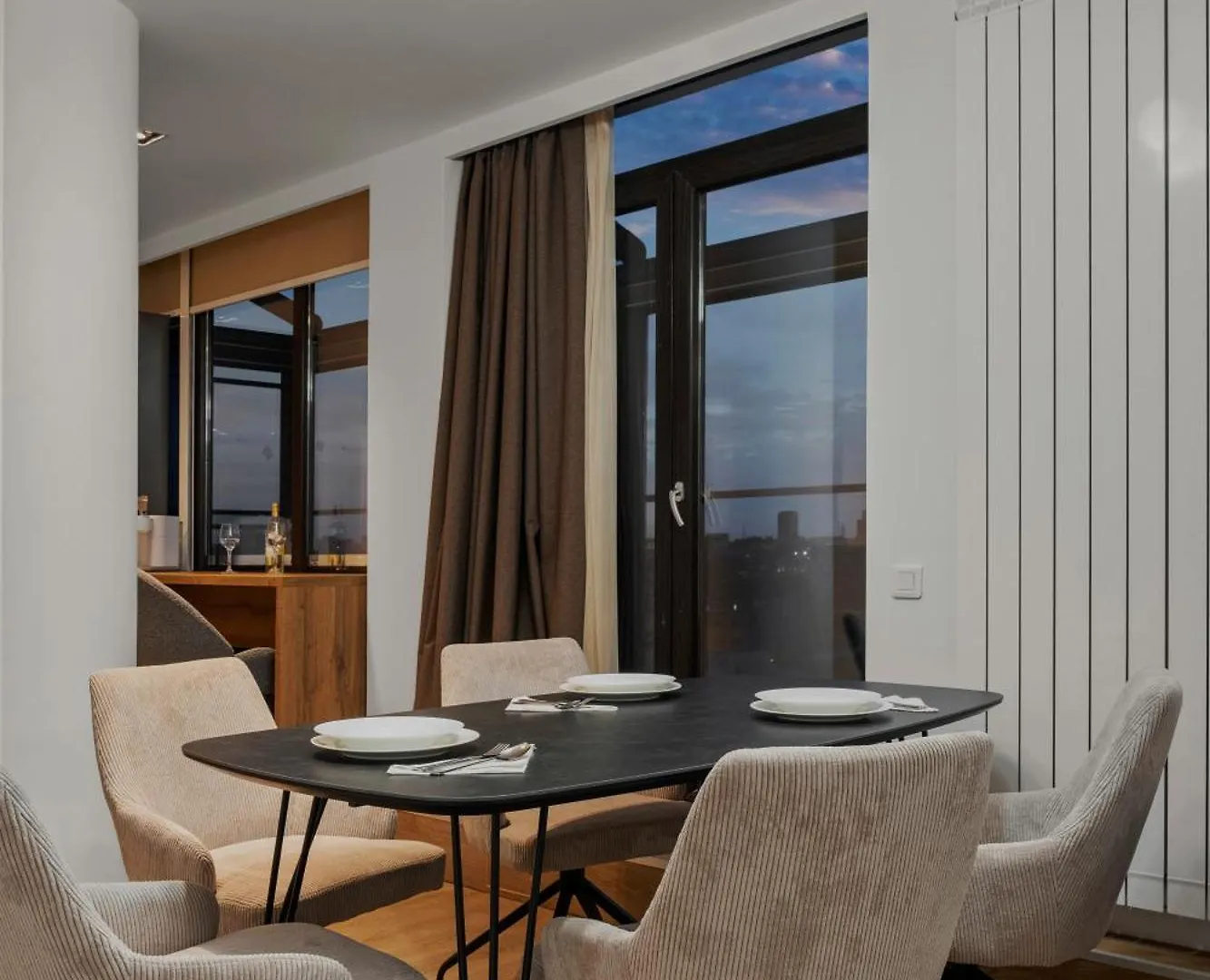 Crown Penthouse - Luxurious, Spa & Vista , By Uni88 Apartments Bucharest 0*,  Romania