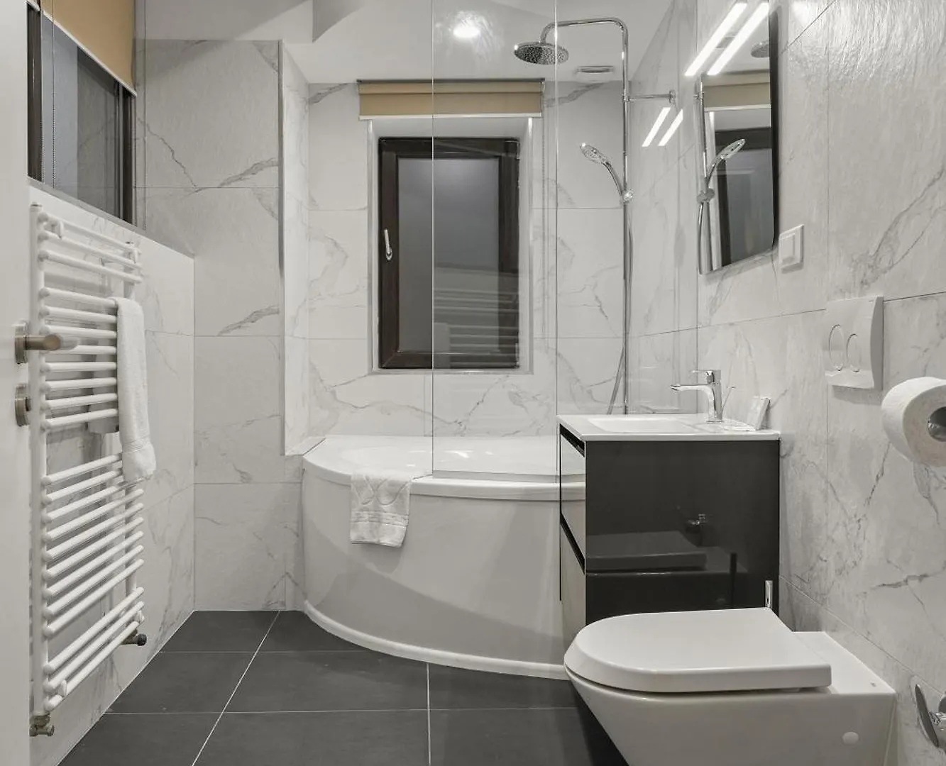 Crown Penthouse - Luxurious, Spa & Vista , By Uni88 Apartments Bucharest