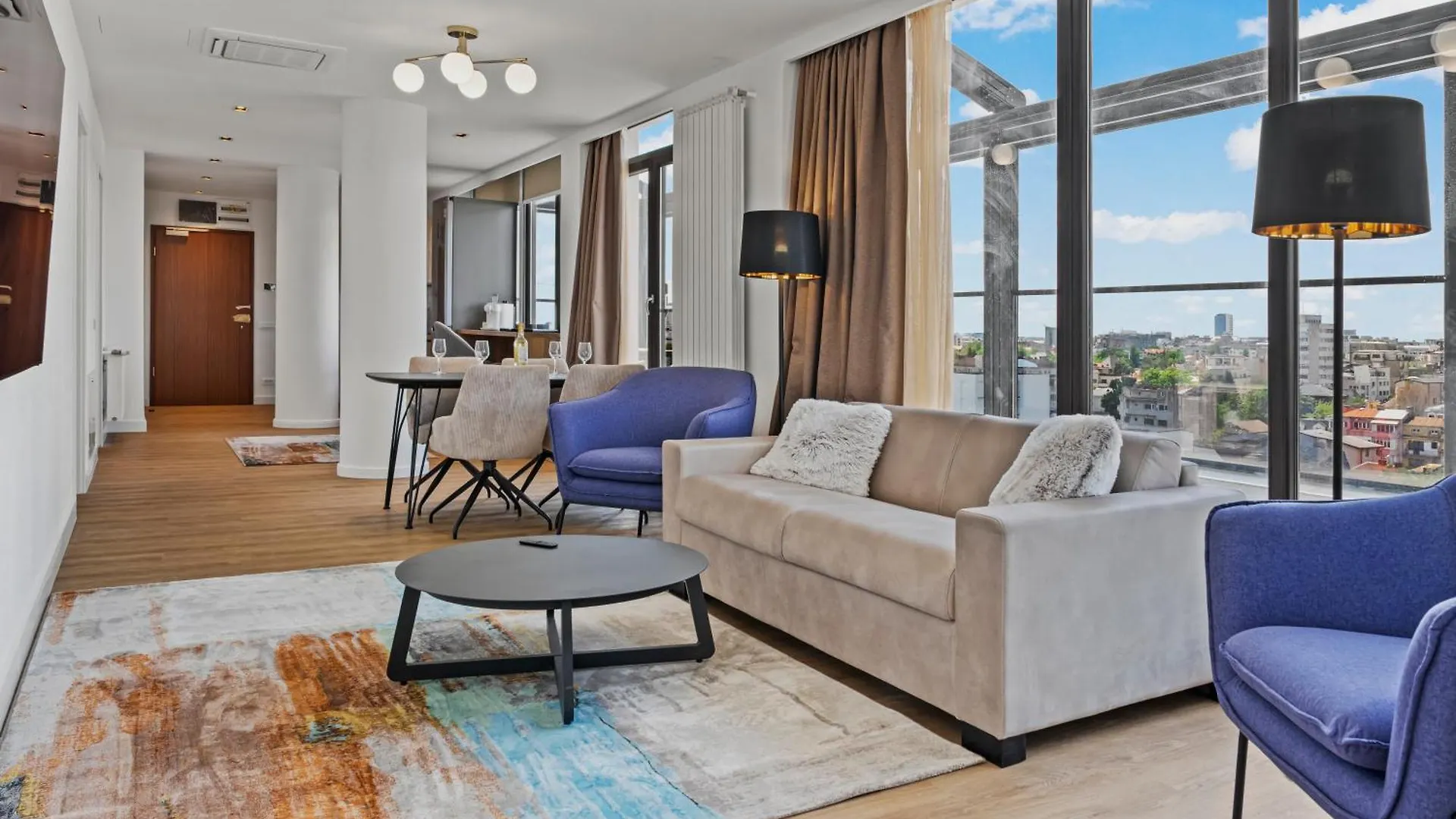 Crown Penthouse - Luxurious, Spa & Vista , By Uni88 Apartments Bucharest