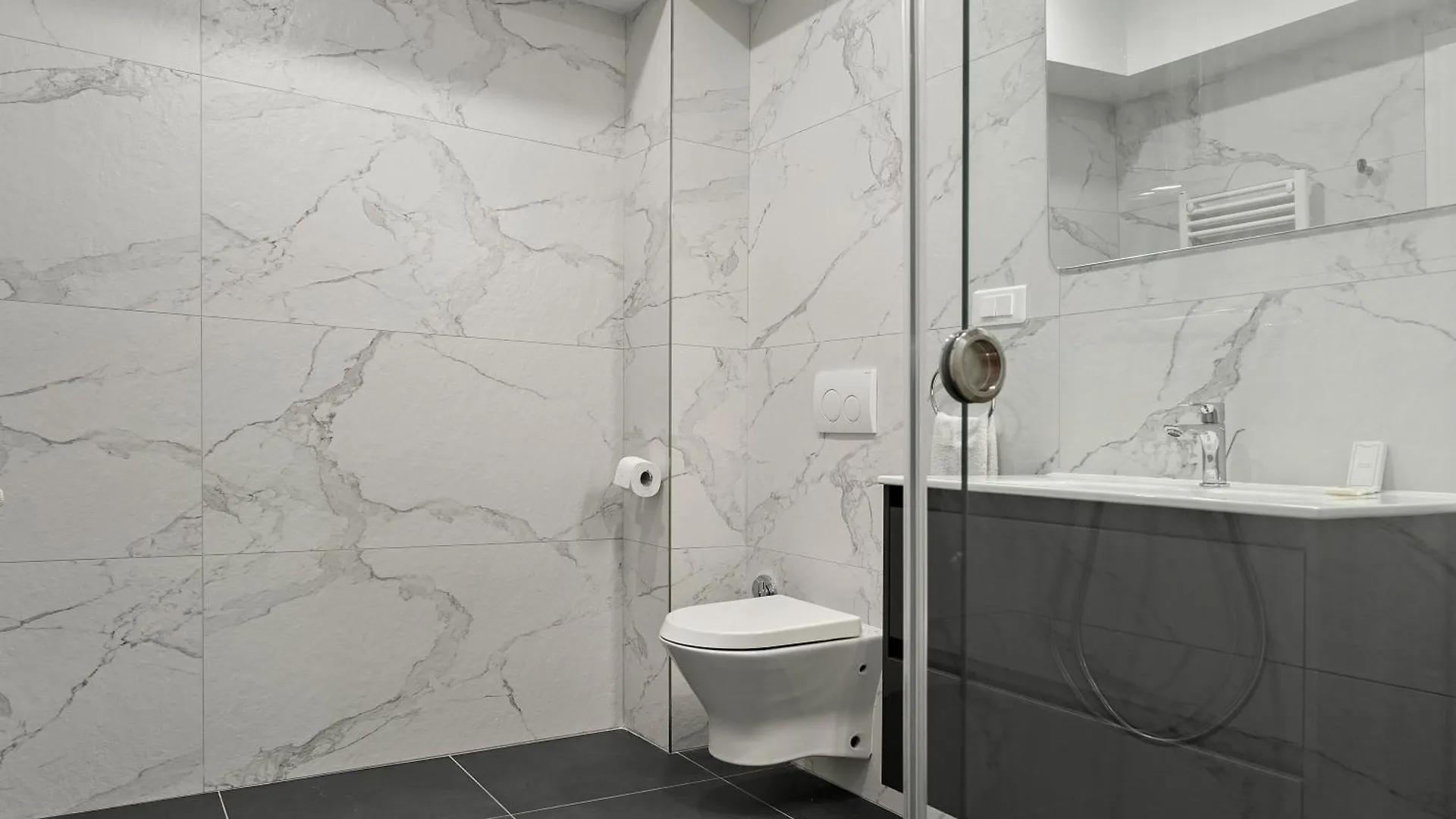 Crown Penthouse - Luxurious, Spa & Vista , By Uni88 Apartments Bucharest 0*,