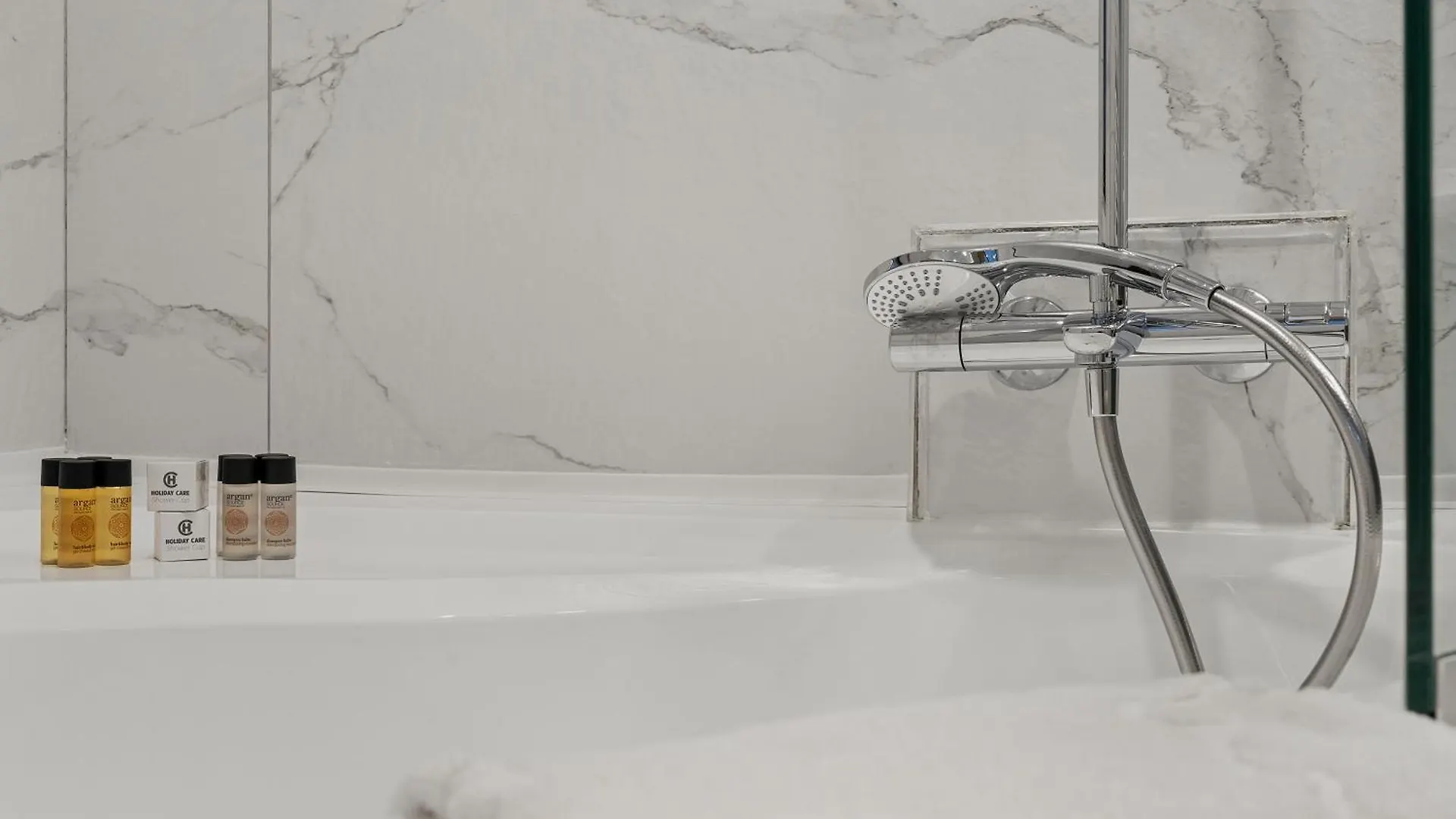 Crown Penthouse - Luxurious, Spa & Vista , By Uni88 Apartments Bucharest
