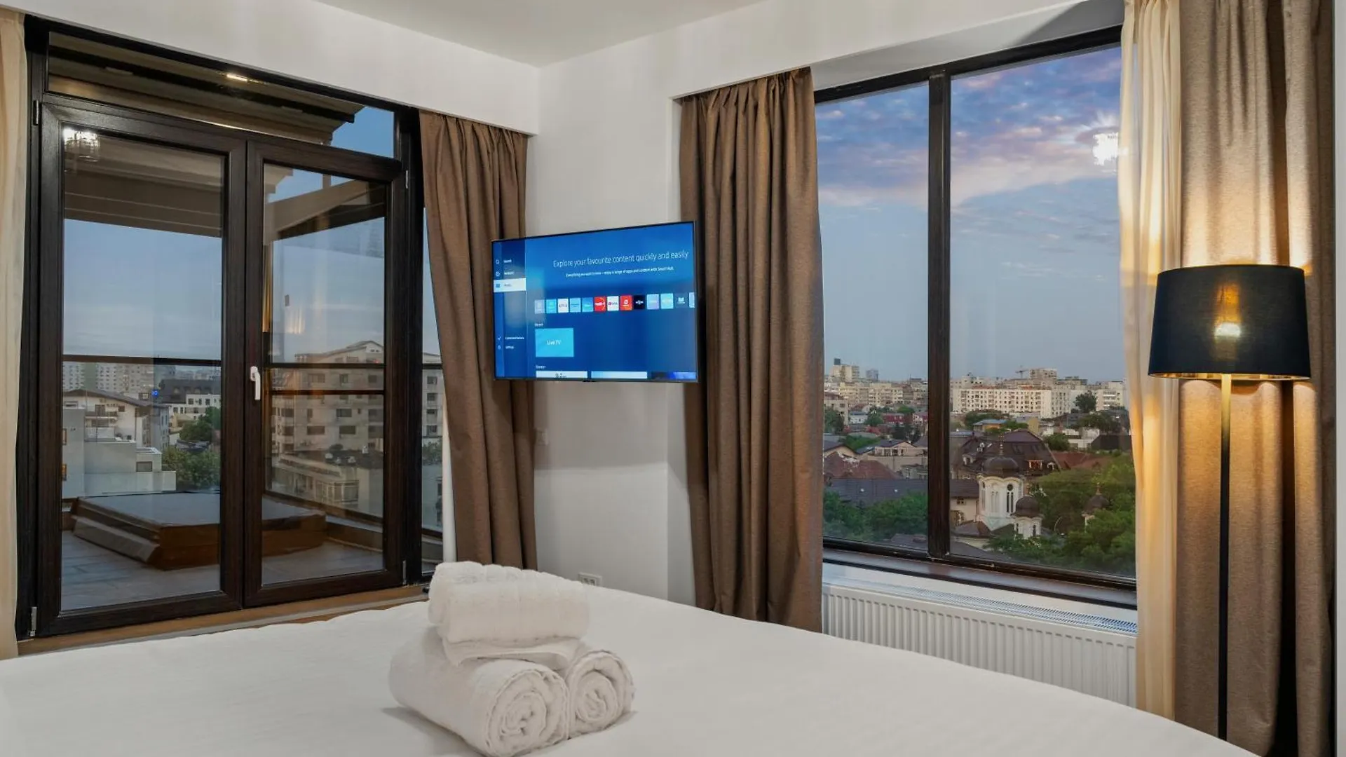 Crown Penthouse - Luxurious, Spa & Vista , By Uni88 Apartments Bucharest 0*,  Romania