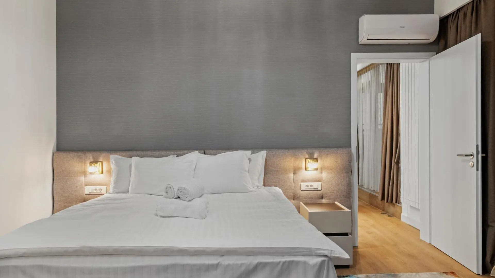 Crown Penthouse - Luxurious, Spa & Vista , By Uni88 Apartments Bucharest