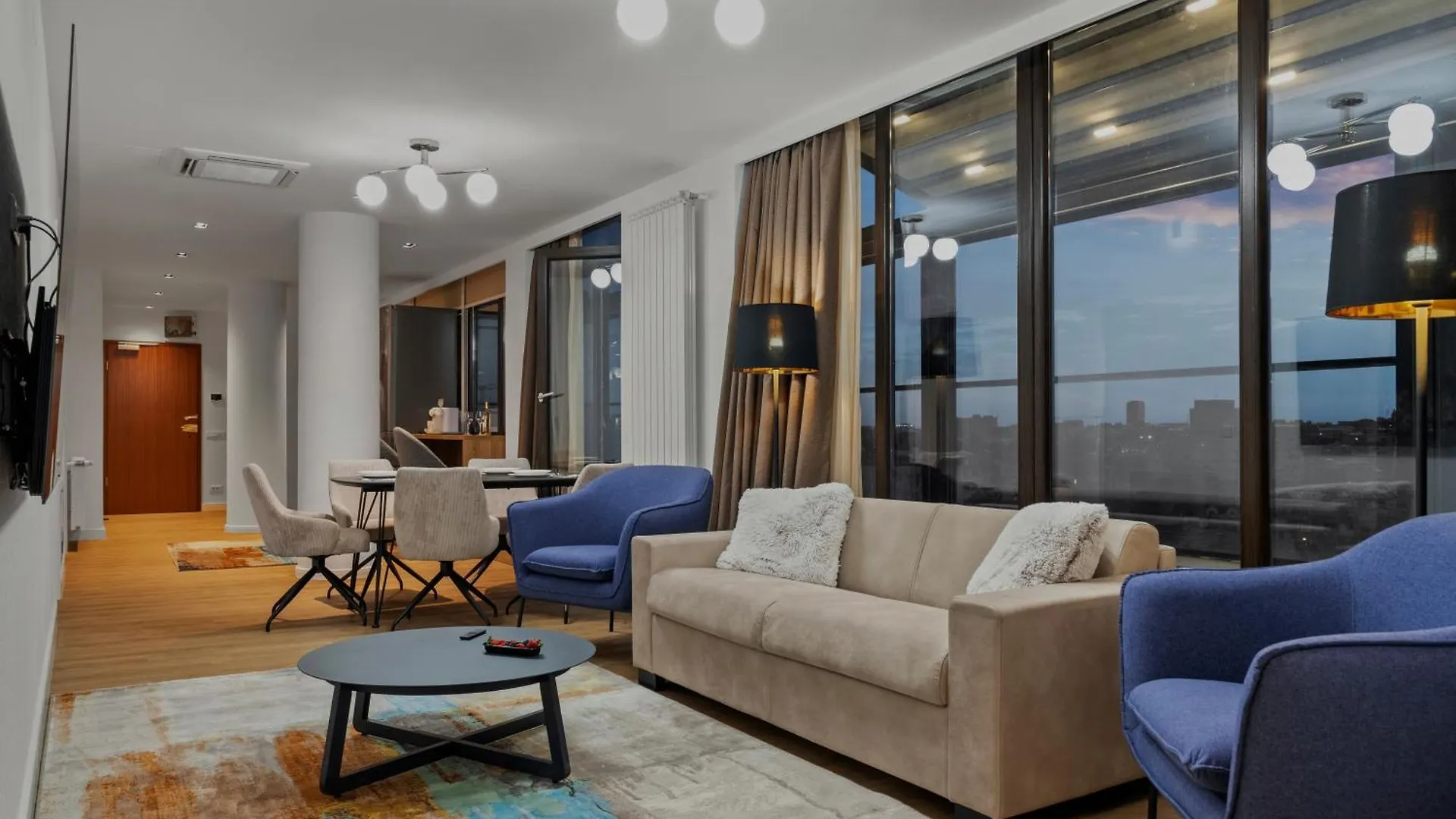 Crown Penthouse - Luxurious, Spa & Vista , By Uni88 Apartments Bucharest Romania