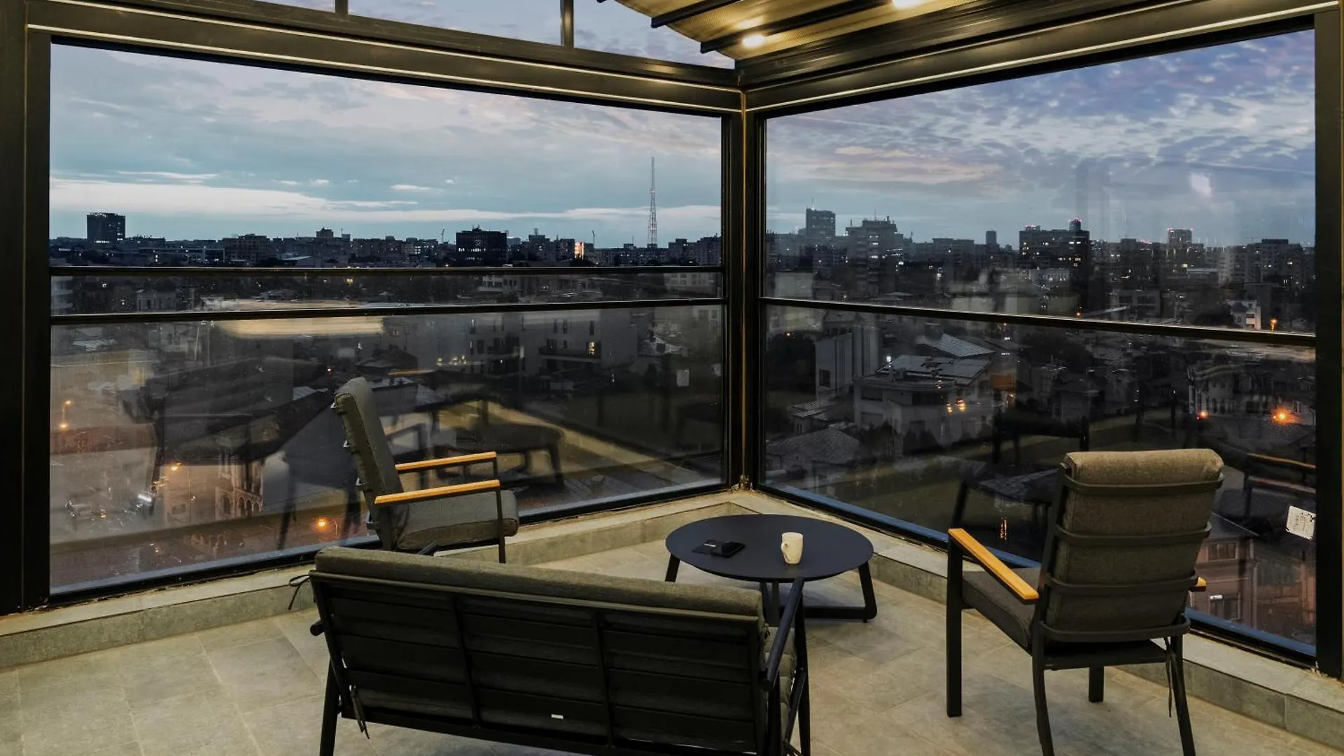 Crown Penthouse - Luxurious, Spa & Vista , By Uni88 Apartments Bucharest 0*,