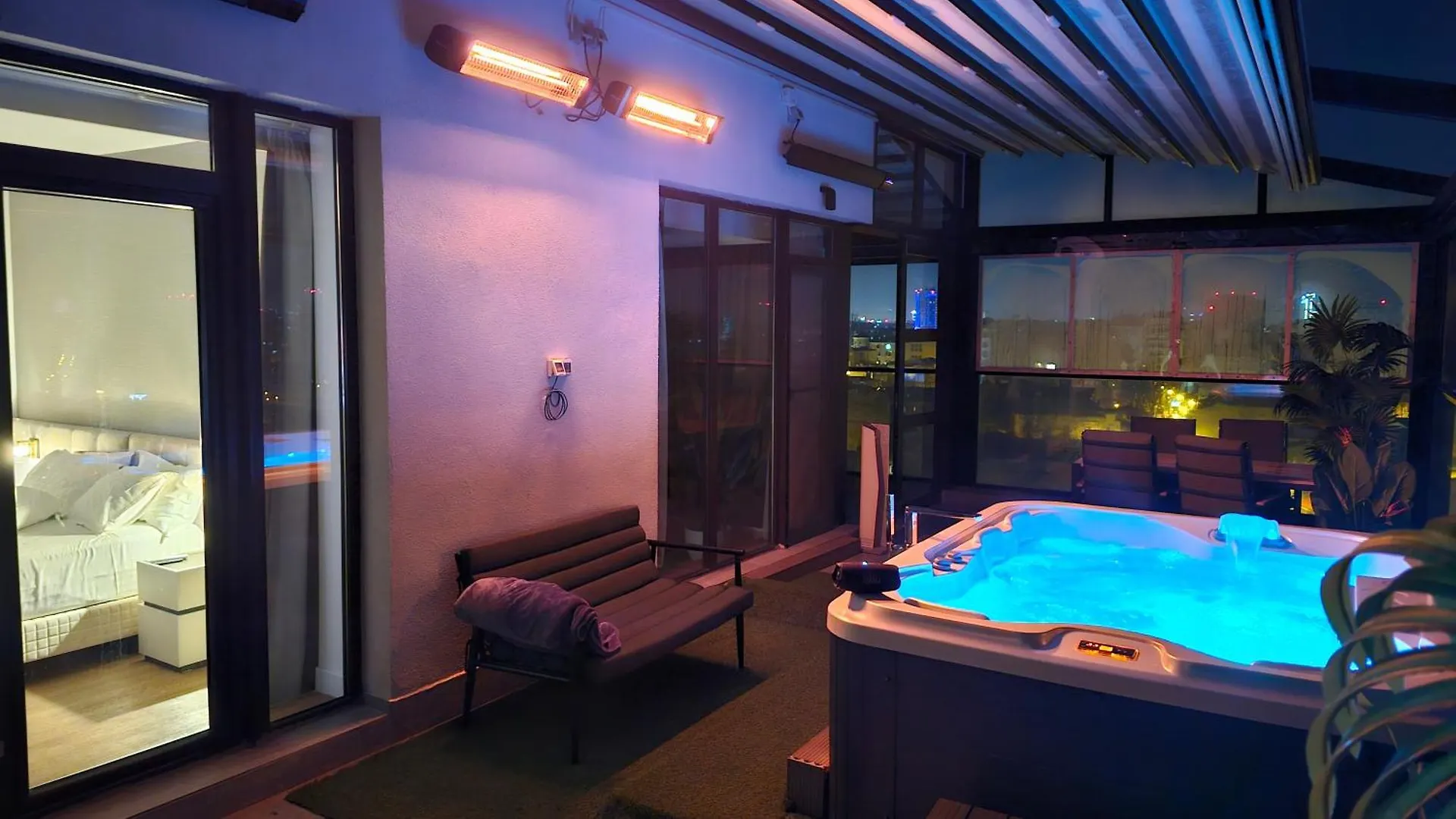Crown Penthouse - Luxurious, Spa & Vista , By Uni88 Apartments Bucharest
