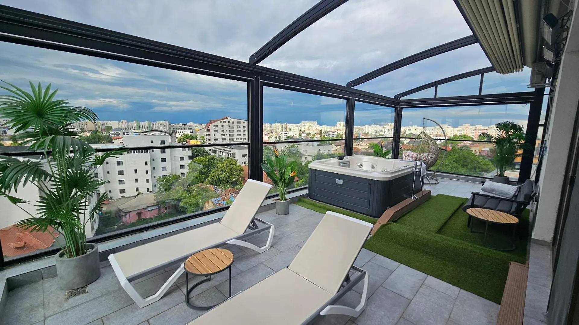 Crown Penthouse - Luxurious, Spa & Vista , By Uni88 Apartments Bucharest