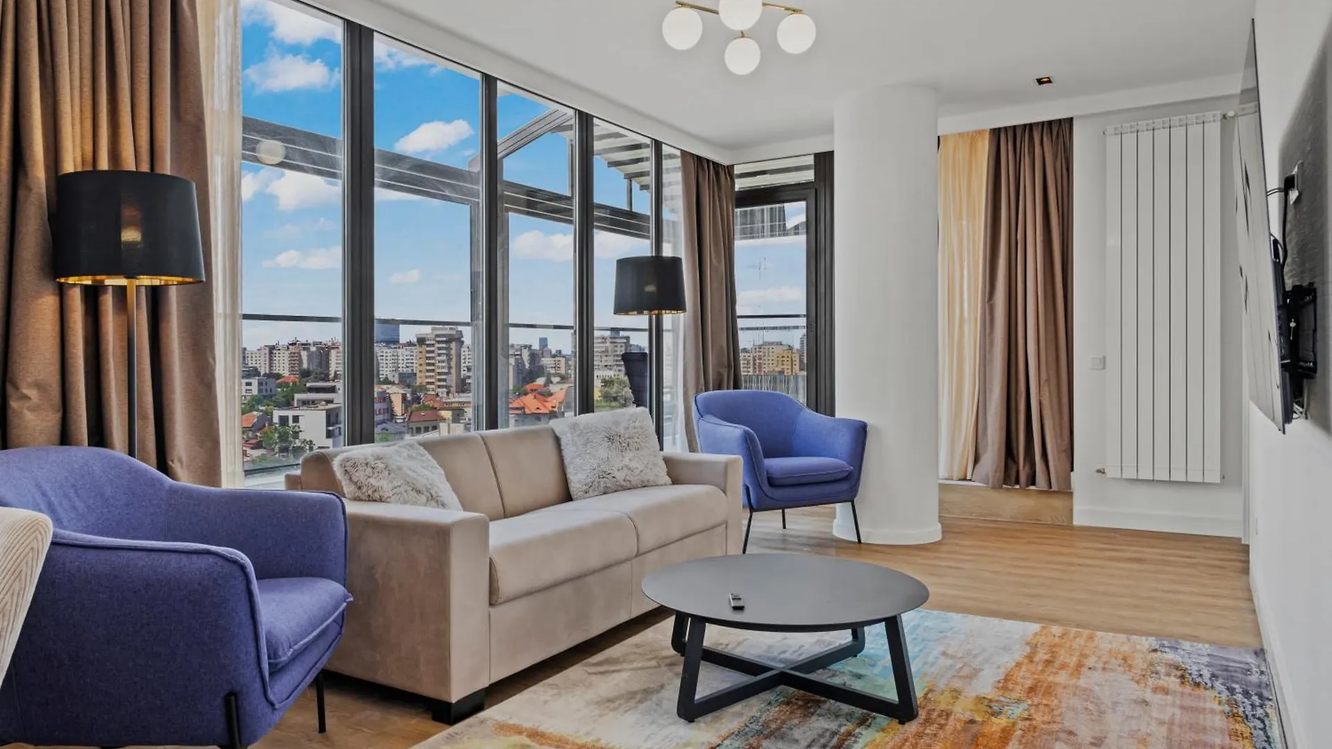 בוקרשט Crown Penthouse - Luxurious, Spa & Vista , By Uni88 Apartments רומניה